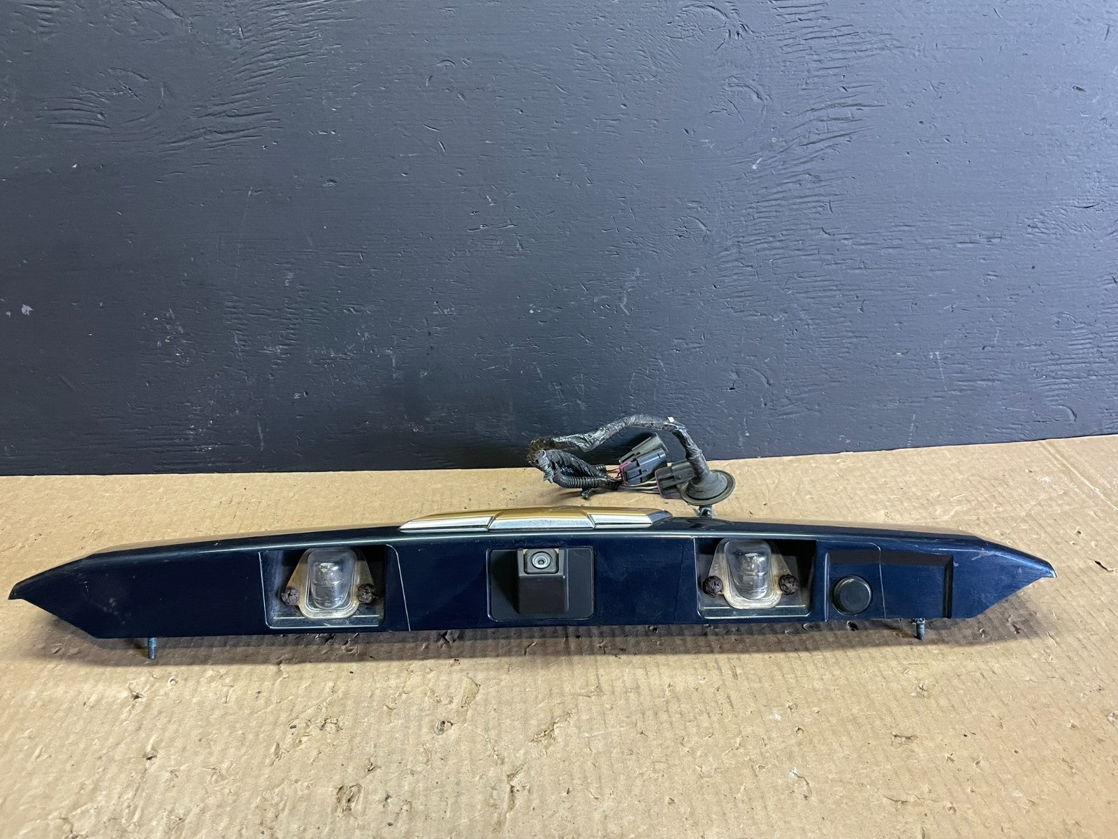 2007 to 2014 Suburban Tahoe Yukon License Plate Cover Trim W/ Camera AB3290 DG5