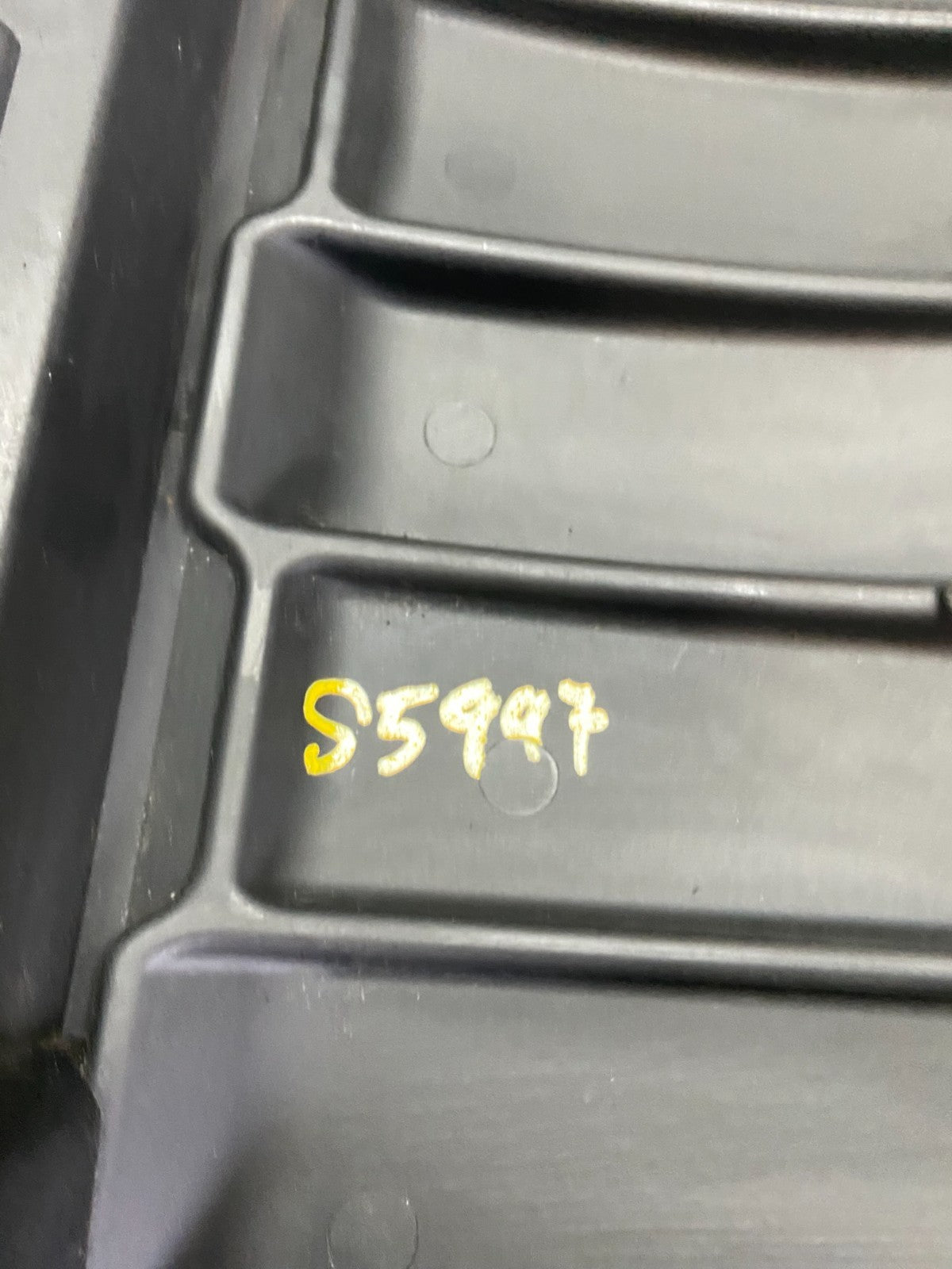 2007 to 2008 GMC Acadia 3.6L VVT Engine Cover Shield OEM s5997 DG9