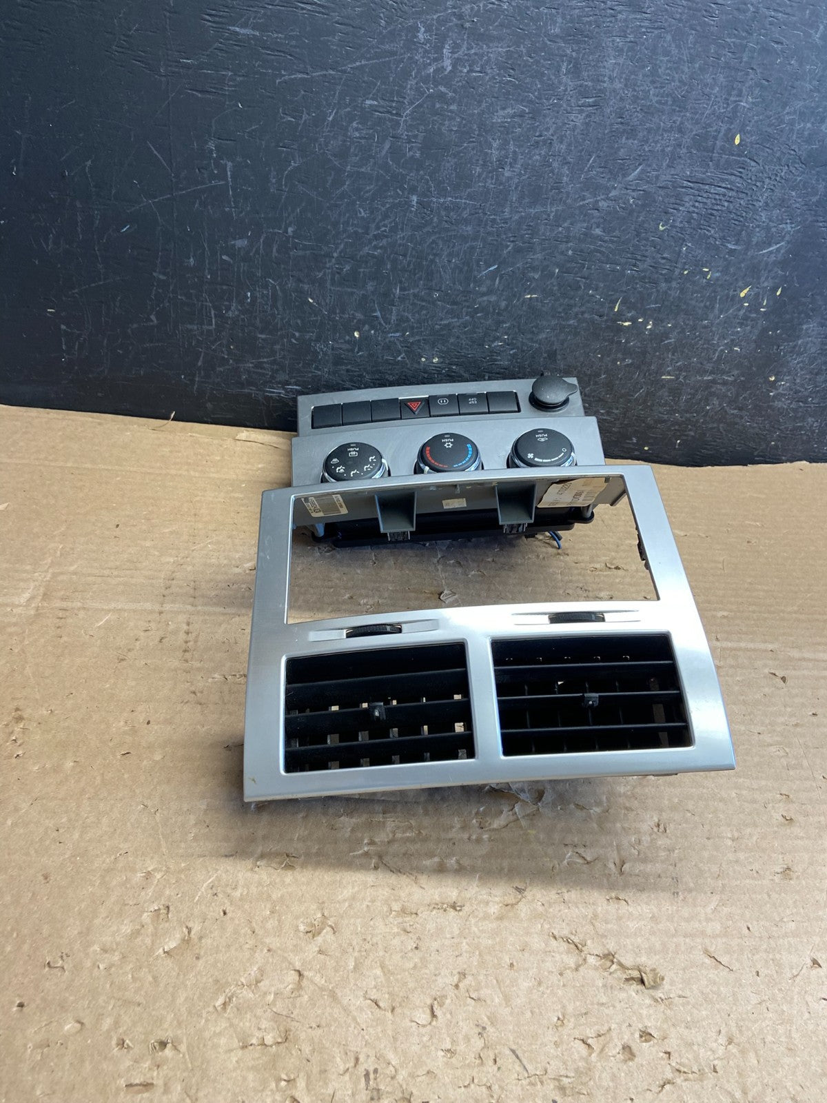 2007 to 2012 Dodge Nitro Dash Climate Temperature Control Radio Bezel AF2702 DG3