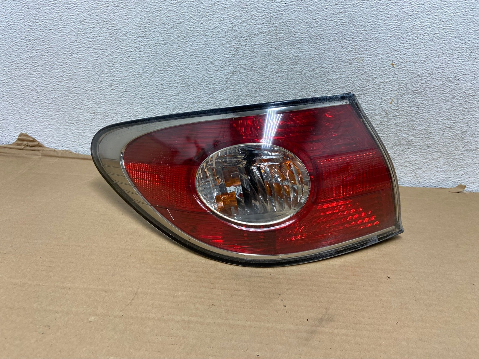 2002 to 2004 Lexus ES300 ES330 Left Driver Side Tail Light AG9149 LK0