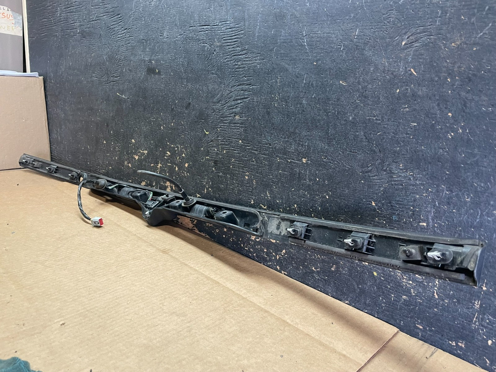 2016-2019 Ford Explorer Interceptor Rear Tailgate Molding With Camera aa9029 DG5
