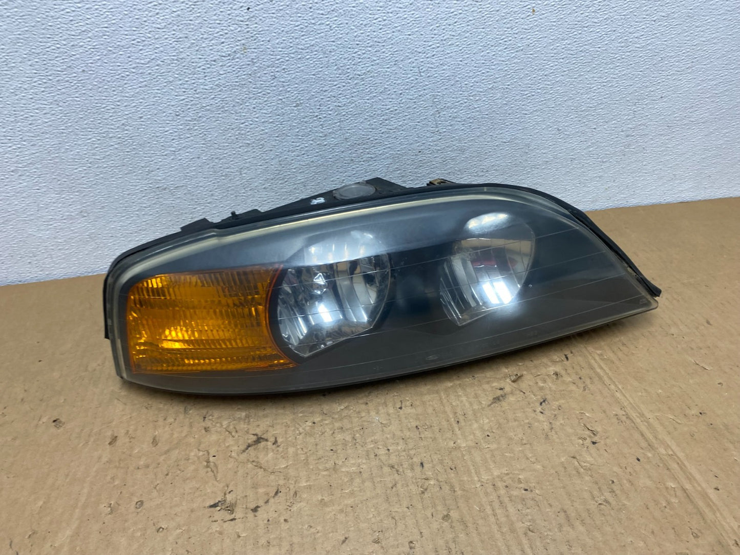 2000 to 2002 Lincoln Ls Right Passenger RH Side Headlight Halogen AC8337 DW0