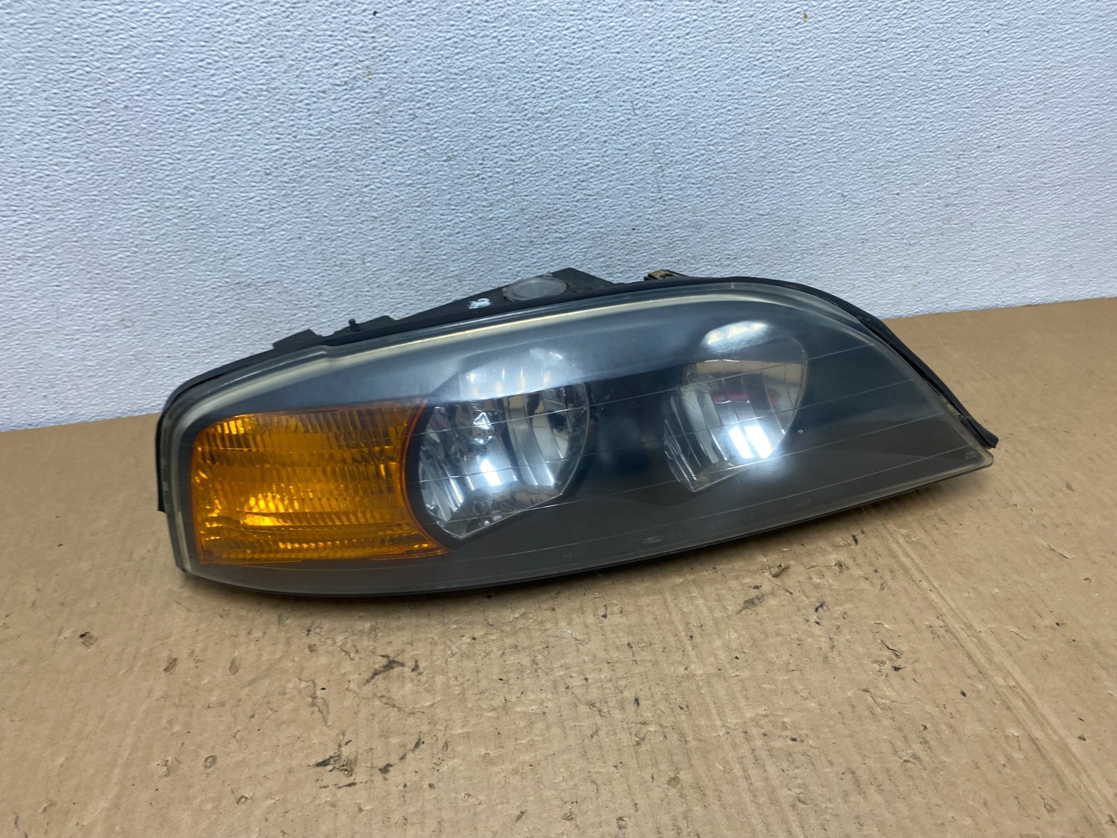 2000 to 2002 Lincoln Ls Right Passenger RH Side Headlight Halogen AC8337 DW0