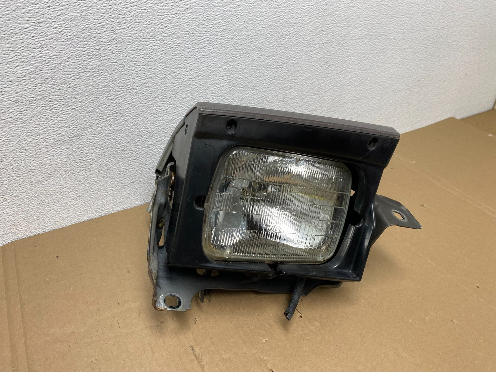 1983 to 1987 Honda Prelude Right Passenger RH Halogen Headlight AB6785 DG2