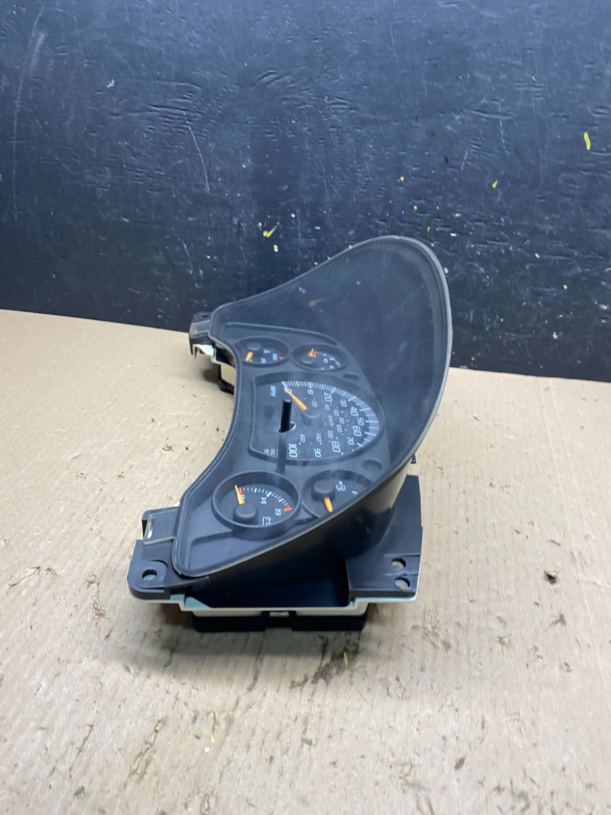 2004 to 2007 Chevrolet Express Speedometer Cluster Gauge OEM Q7117 DG2