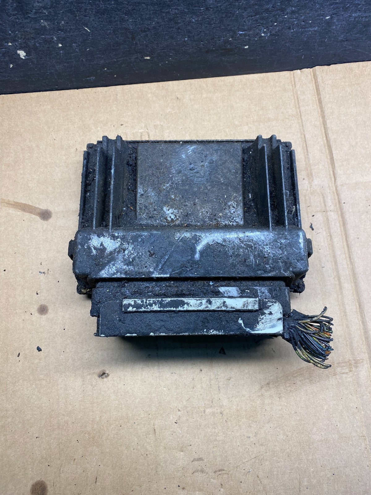 2001-2002 Silverado Tahoe Engine Computer Module 12200411 ECM ECU AI9984 DW1