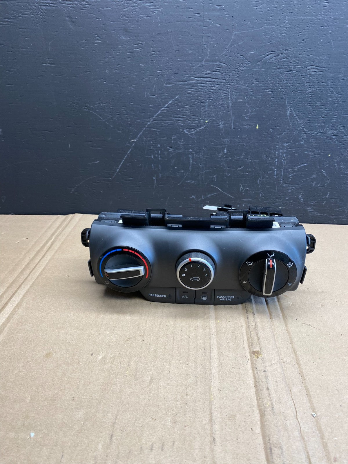 2018 - 2021 Hyundai Kona Temperature Climate Control Panel 97250-j9060 AB8717 DG0