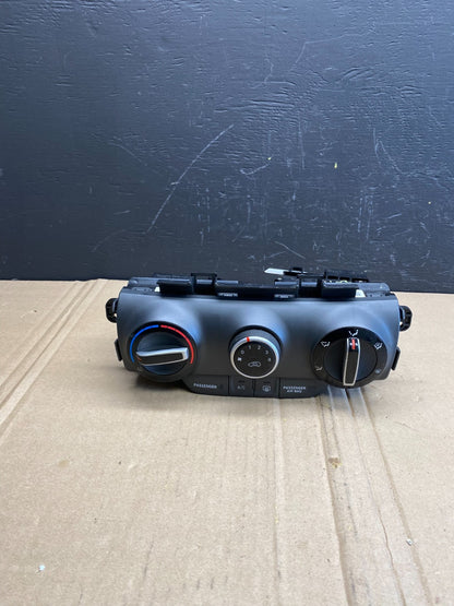 2018 - 2021 Hyundai Kona Temperature Climate Control Panel 97250-j9060 AB8717 DG0