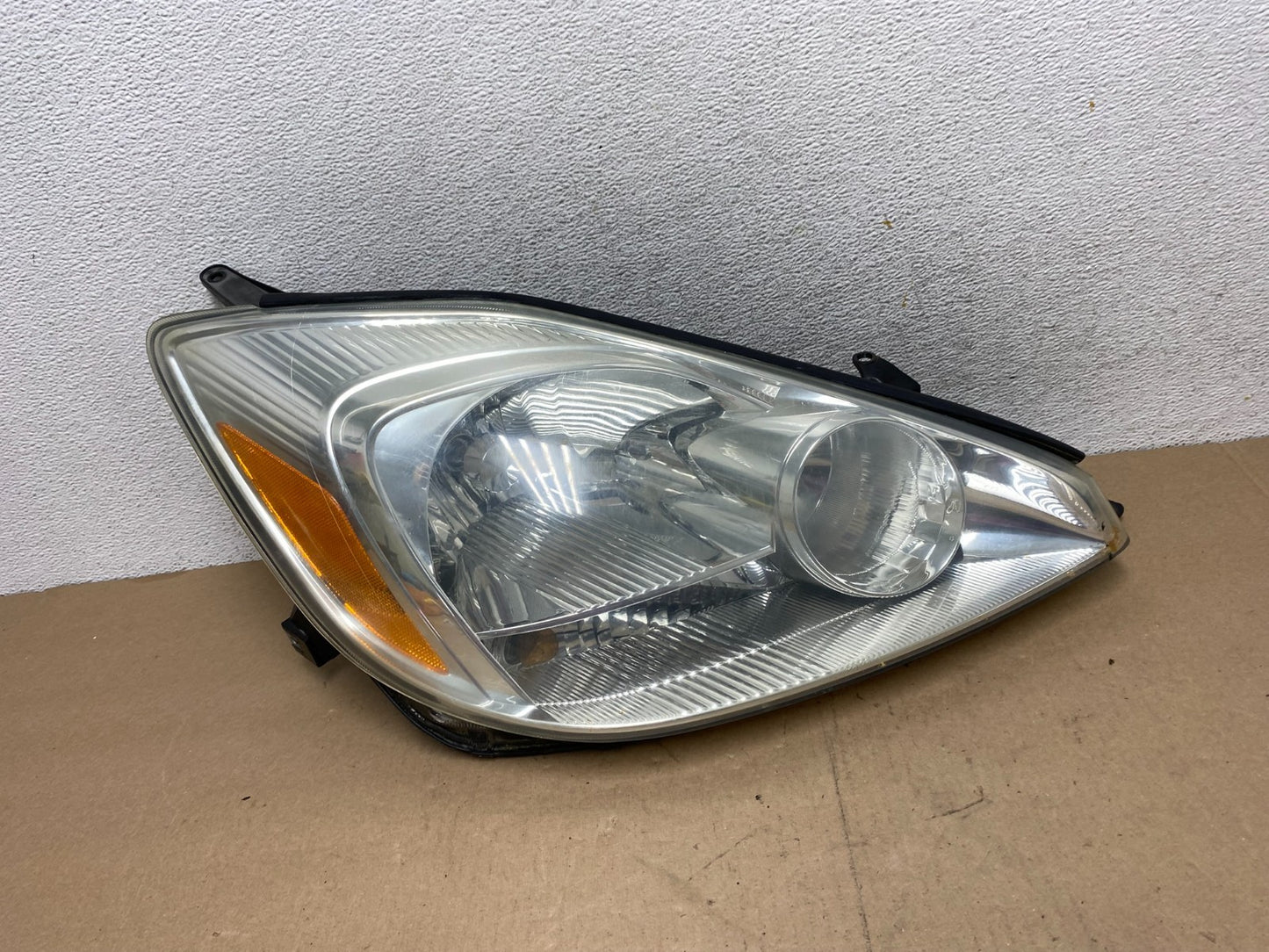 2004-2005 Toyota Sienna Right Passenger Halogen Headlight AG4549 DW0