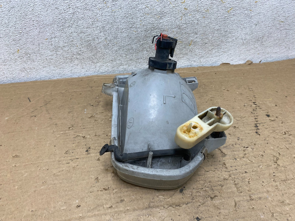 1996 - 1998 Nissan Pathfinder Left Driver LH Halogen Headlight AH9269 DG6