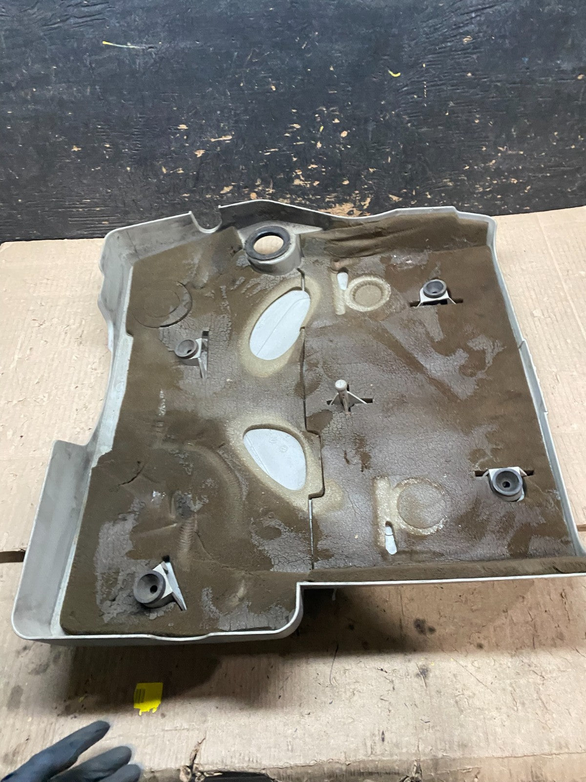 2004 to 2007  Cadillac CTS 2.8L Plastic Engine Cover Shield OEM x8184 DG7