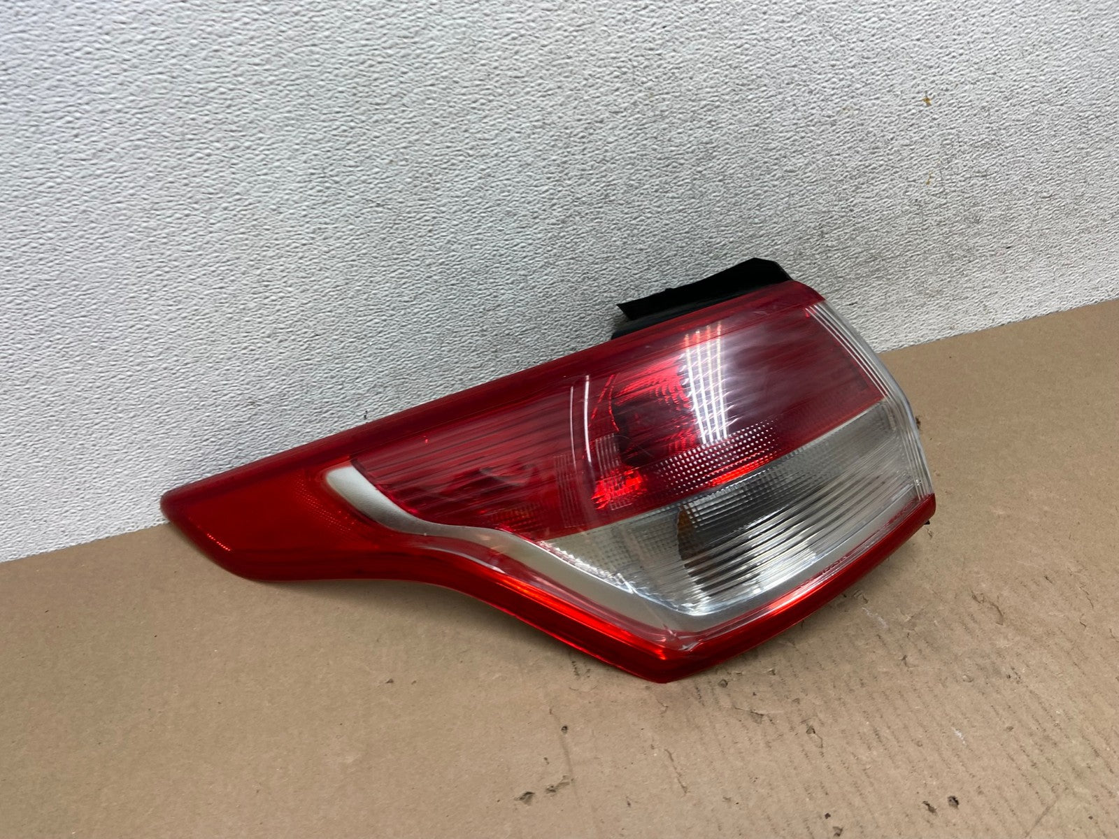 2013 to 2016 Ford Escape Left Driver LH Side Tail Light AG6709 LK2