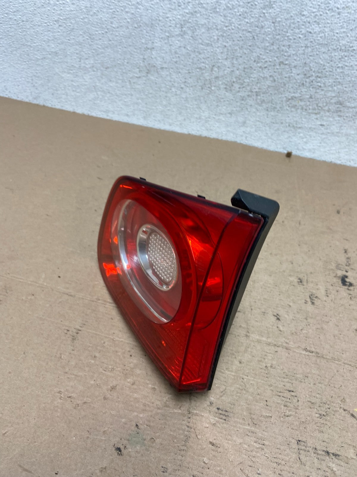 2009-2011 Volkswagen Tiguan Right Passenger Side Inner Tail Light AF4836 LK1