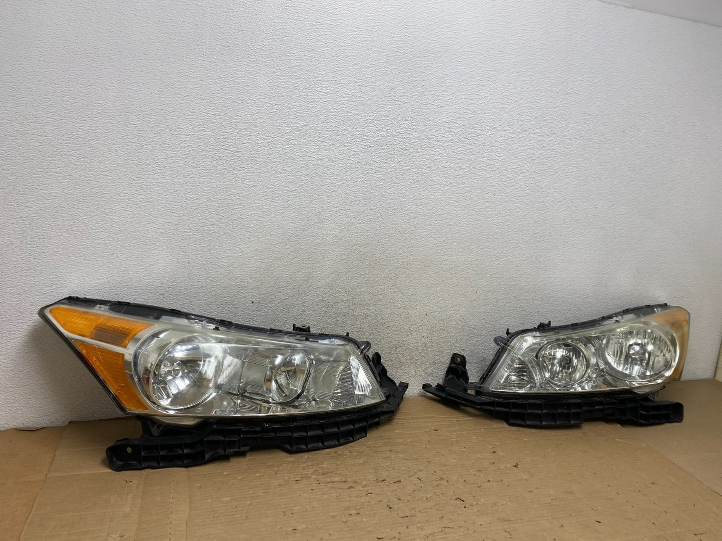 2008 to 2012 Honda Accord Sedan Left+Right Set Halogen Headlights AG8298 DW2
