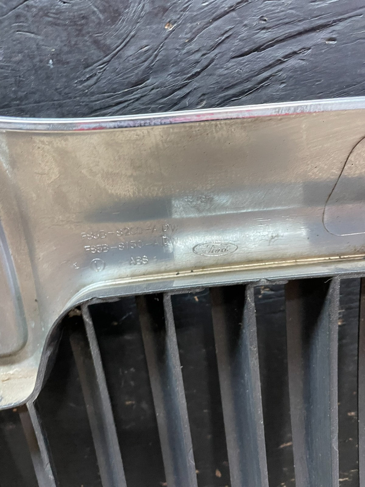 1998 to 2002 Lincoln Navigator Front Upper Grill Grille U7510 DG8