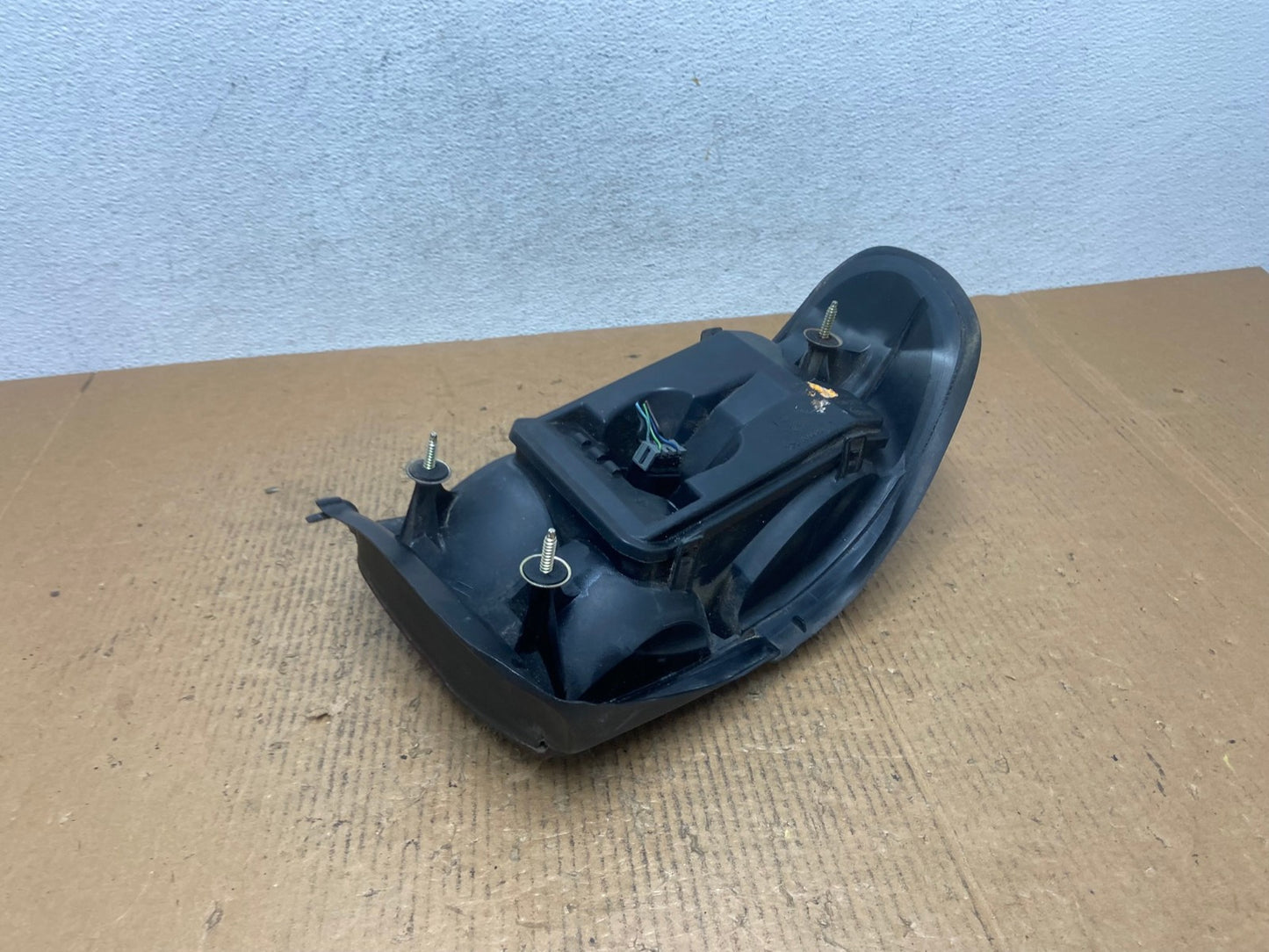 1997 to 2003 Chevrolet Malibu Passenger Right RH Side Tail Light AE2801 LK4