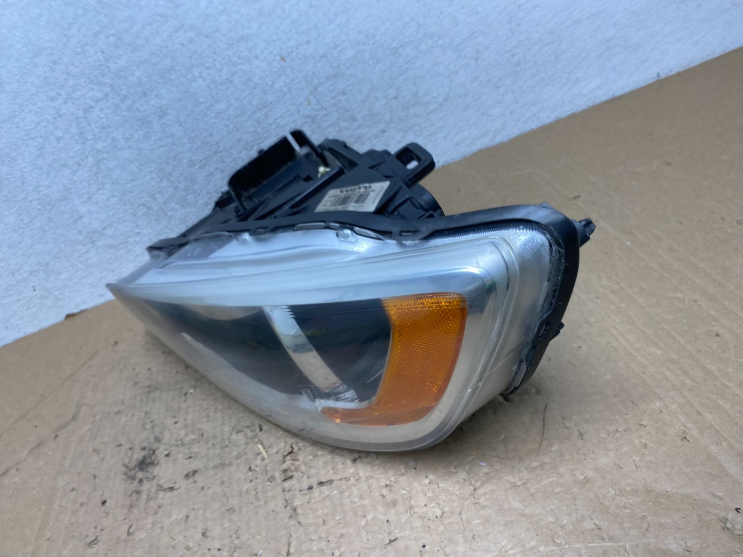 2014 to 2018 Volvo S60 Driver Left Driver LH Side Headlight AG1308 DG1