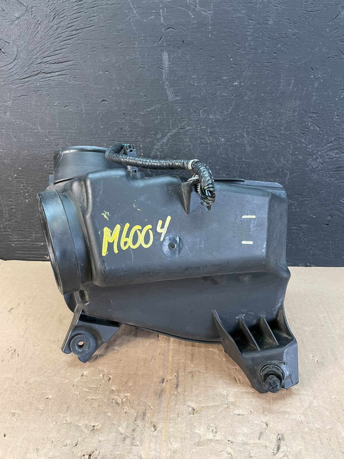 2017-2020 Chrysler Pacifica 3.6L AT FWD Air Intake Cleaner Resonator ad8274 DG5