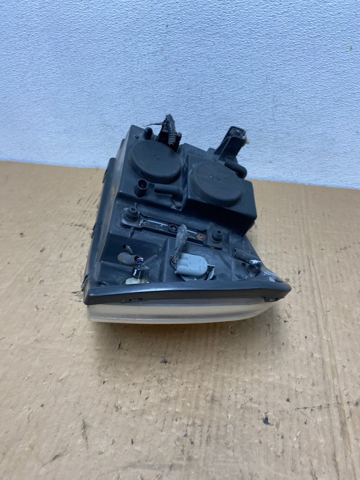 2002 to 2009 Gmc Envoy Right Passenger RH Side Headlight Halogen AC8166 DW5