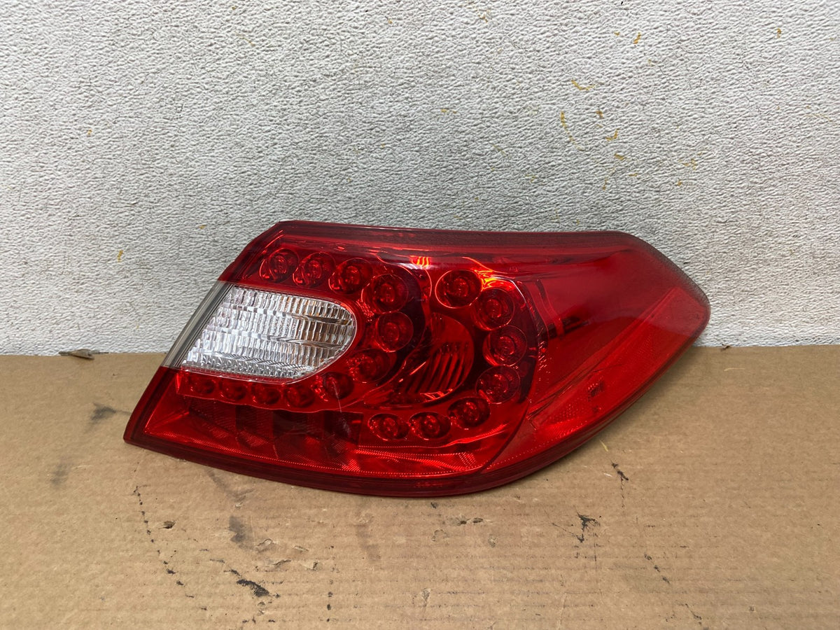 2011 2012 2013 Infiniti M37 M56 Right Passenger RH Tail Light AH4307 DW0