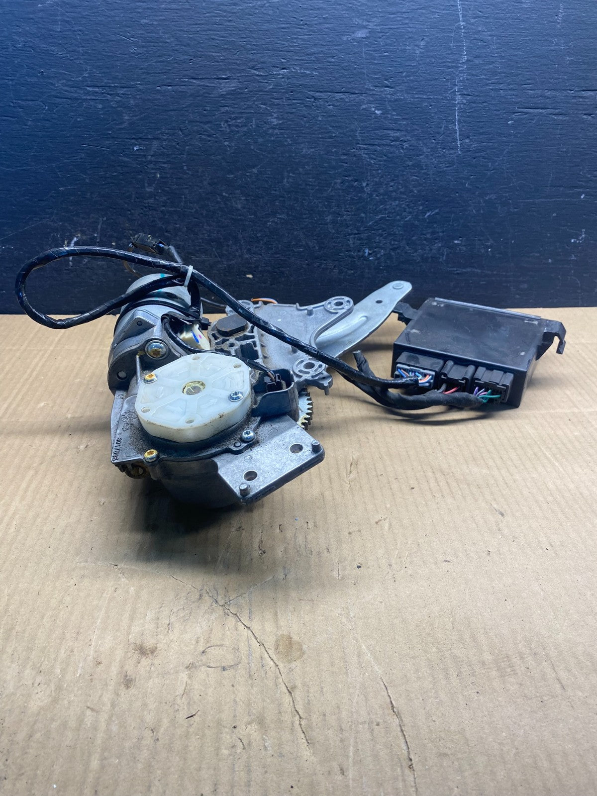2009-2012 GMC Acadia Power Motor Liftgate Tailgate Control Module AD4905 DG2
