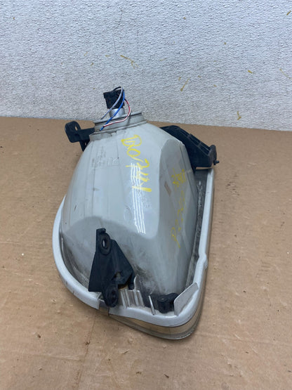 2001 to 2004 Toyota Sequoia Right Passenger RH Side Headlight Halogen P2247 DW11