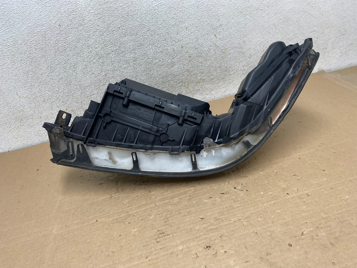 2005 to 2011 Lincoln Town Car Right Passenger Rh Side Headlight AI0897 DW8