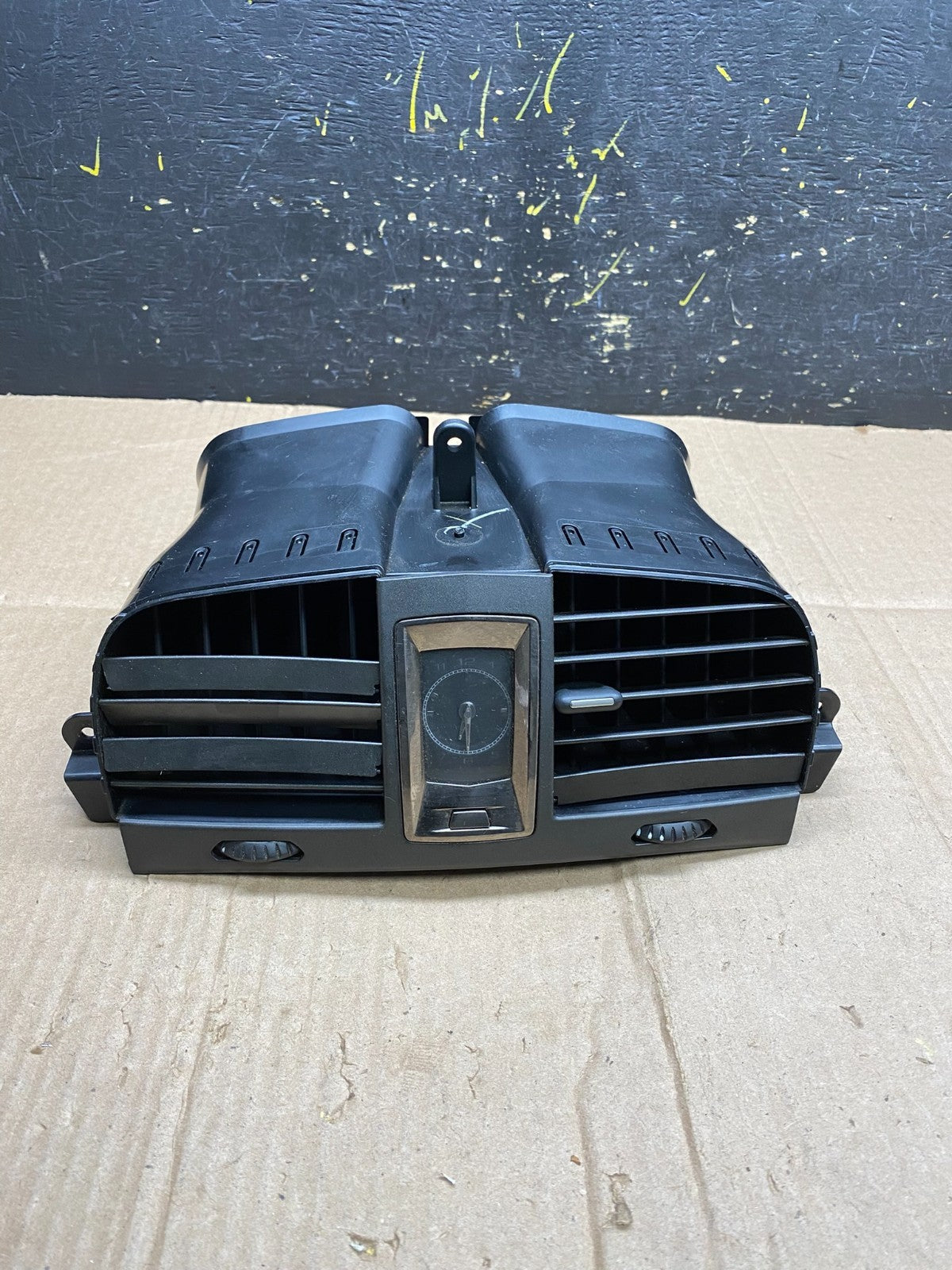 2007 to 2009 Cadillac SRX Front Center Dash Clock Air Vent AA4712 DG0