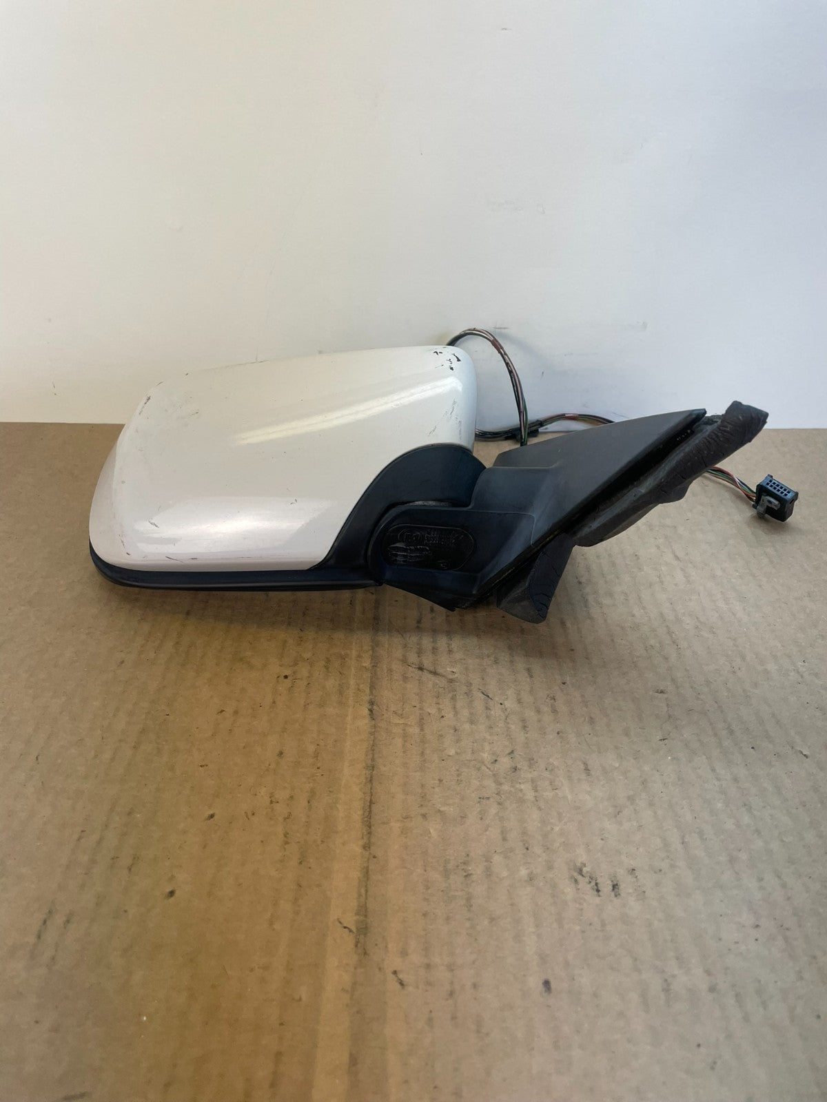 2001 to 2006 BMW 325i Right Passenger Side View Door Mirror AF5541 DW3