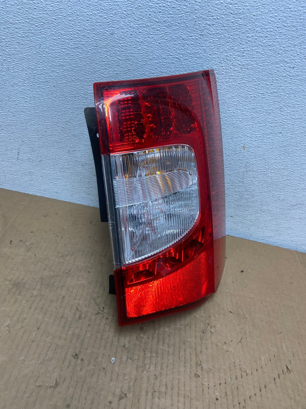 2011-2016 Chrysler Town and Country Right Passenger RH Tail Light AD0959 LK2