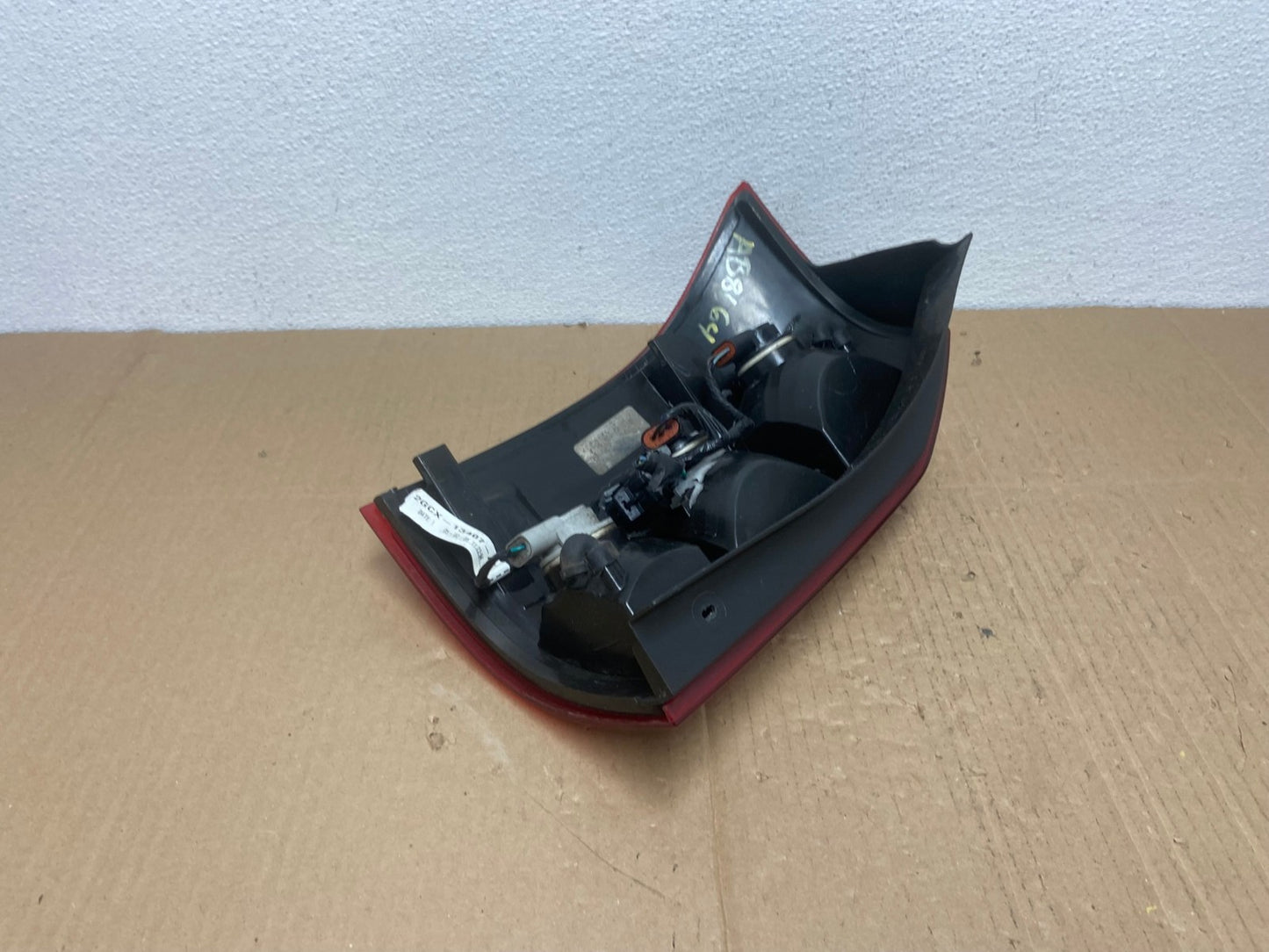 2004 to 2007 Saturn Vue Right Passenger Rh Side Tail Light Oem AB8164 LK3