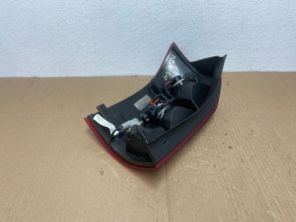 2004 to 2007 Saturn Vue Right Passenger Rh Side Tail Light Oem AB8164 LK3