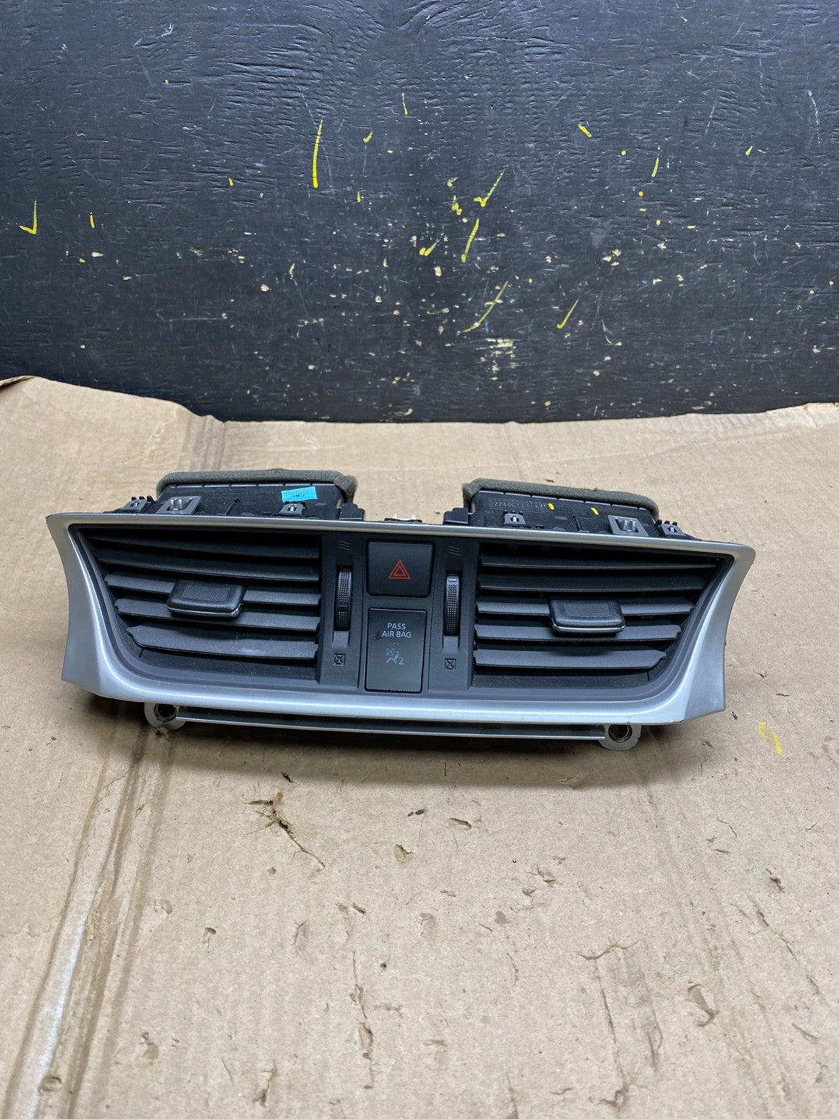 2013 to 2015 Nissan Sentra Air Vents Top Dash Center W/Hazzard Switch X5818 DG0