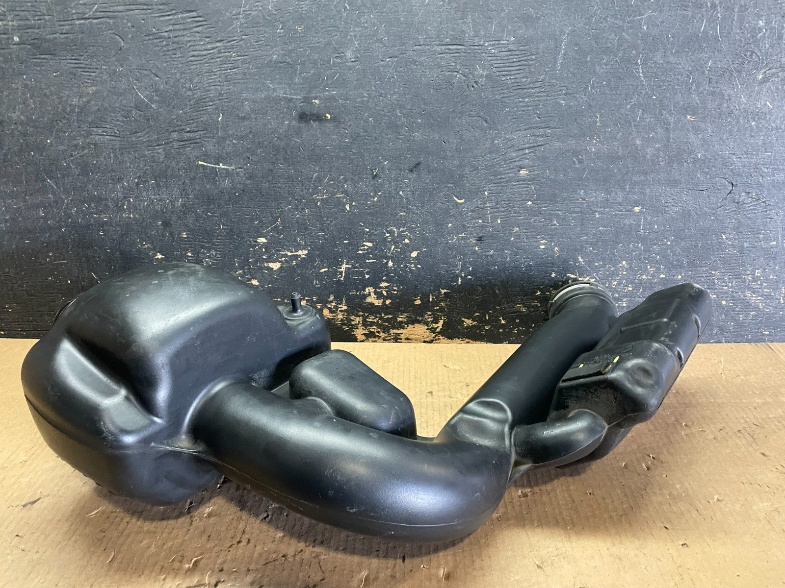 2011 - 2013 Dodge Durango 3.6L Resonator Air Intake Tube aa2410 DG3