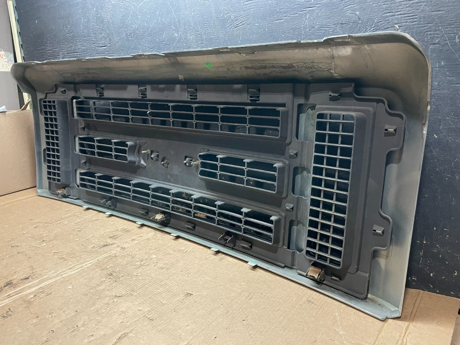 2008 to 2014 Ford Econoline E150 E250 Front Upper Chrome Grill Grille Z5821 DG8