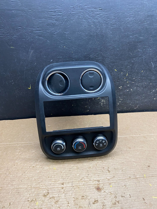 2011 to 2017 Jeep Compass Dash Climate Temperature Control Radio Bezel W3033 DG0