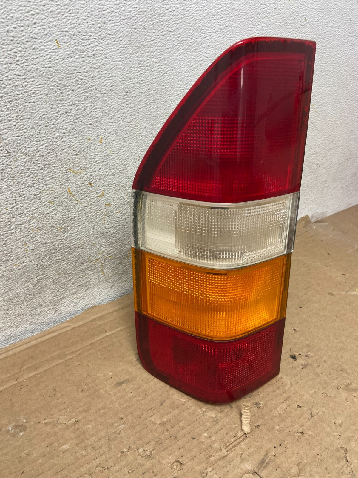 2002-2006 Mercedes Dodge Sprinter Left Driver Lh Tail Light ah8918 DG2