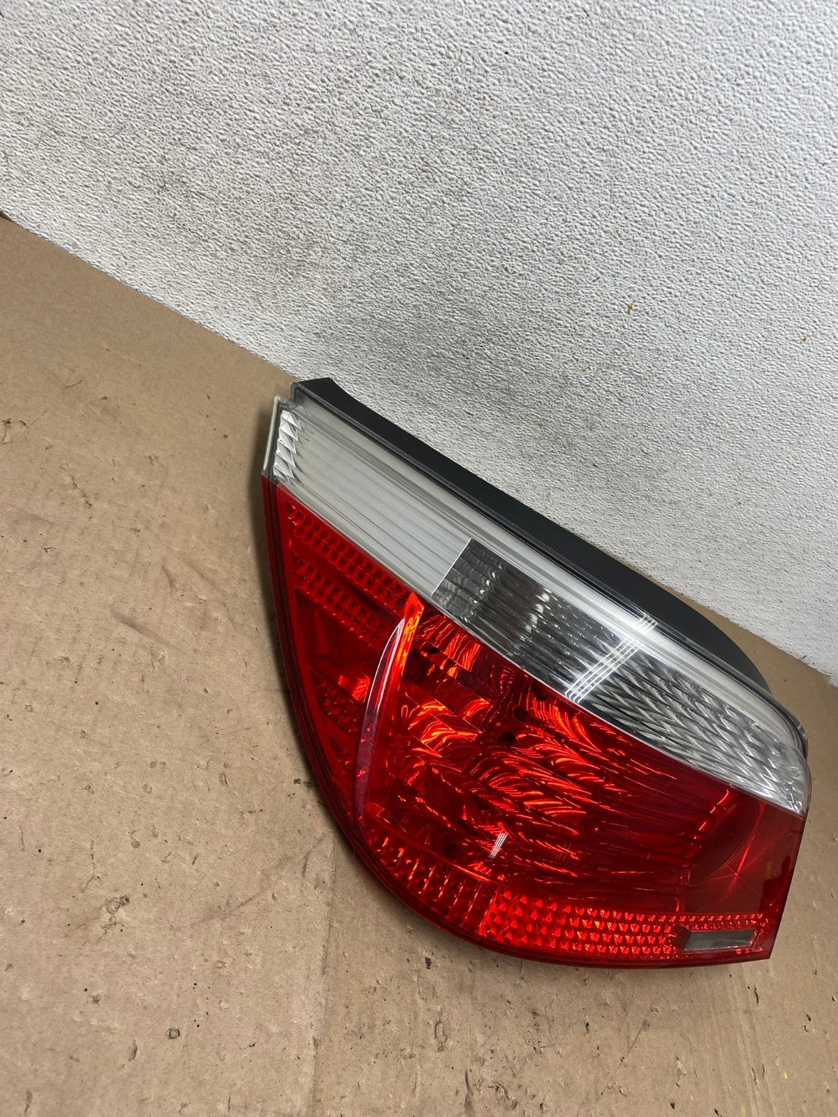 2004 - 2007 BMW 5 Series E60 Left Driver LH Side Tail Light AG4969 LK2