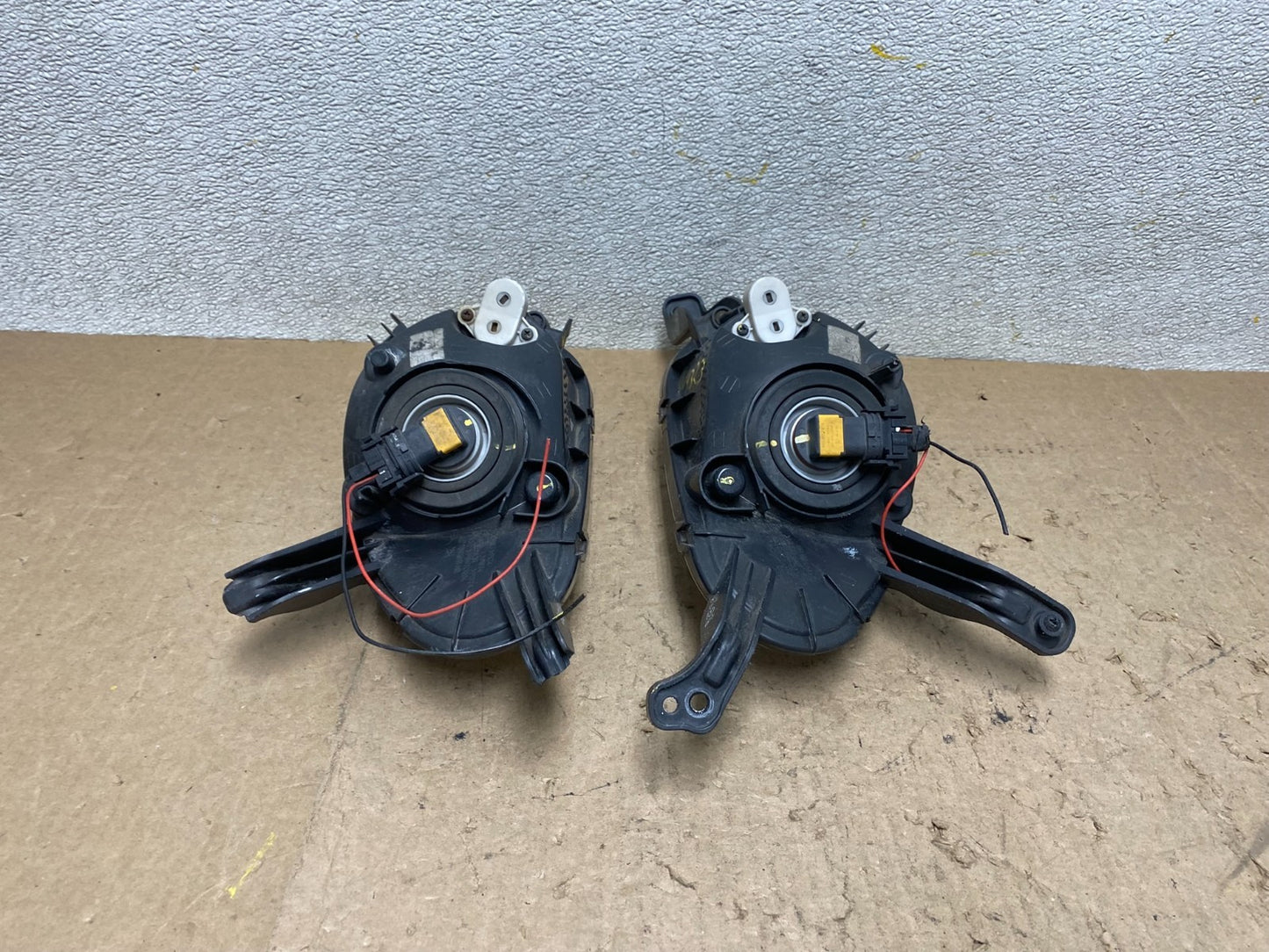 2014 to 2016 Kia Cadenza Front Left+Right Set Fog Light EM W9323 DG13