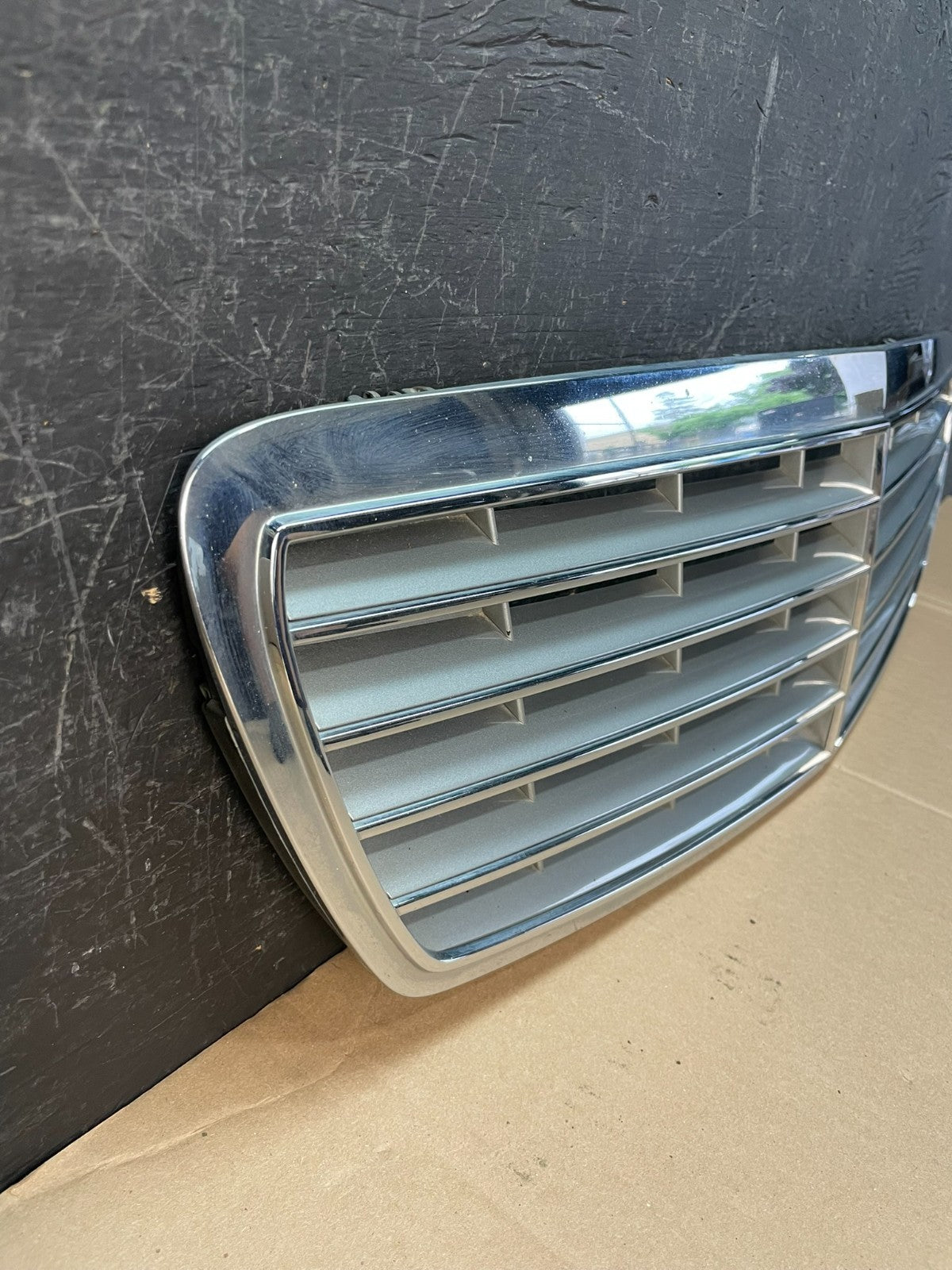 2003 to 2006 Mercedes Benz E-Class Front Upper Grill Grille AD8363 DG2