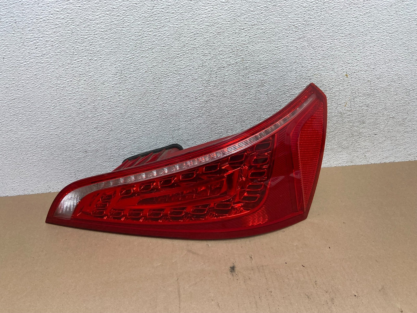 2009 to 2012 Audi Q5 Right Passenger RH Side Tail light AG6617 DW0