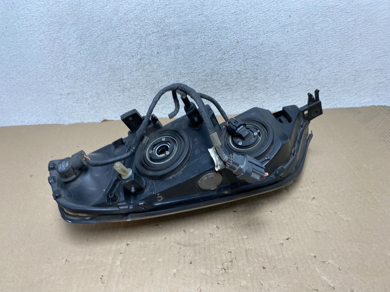 2000 to 2002 Lincoln Ls Right Passenger RH Side Headlight Halogen TYC AG6921 DW7