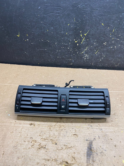 2010 to 2013 BMW X5 X6 Center Console Dash Air Vent OEM W9828 DG0