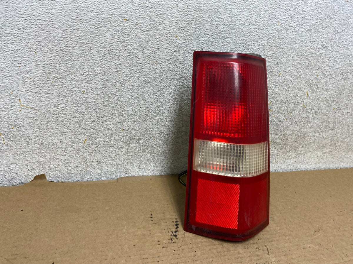 2003 2017 Chevrolet Express 1500 2500 3500 Right Passenger Tail Light AH7943 LK1