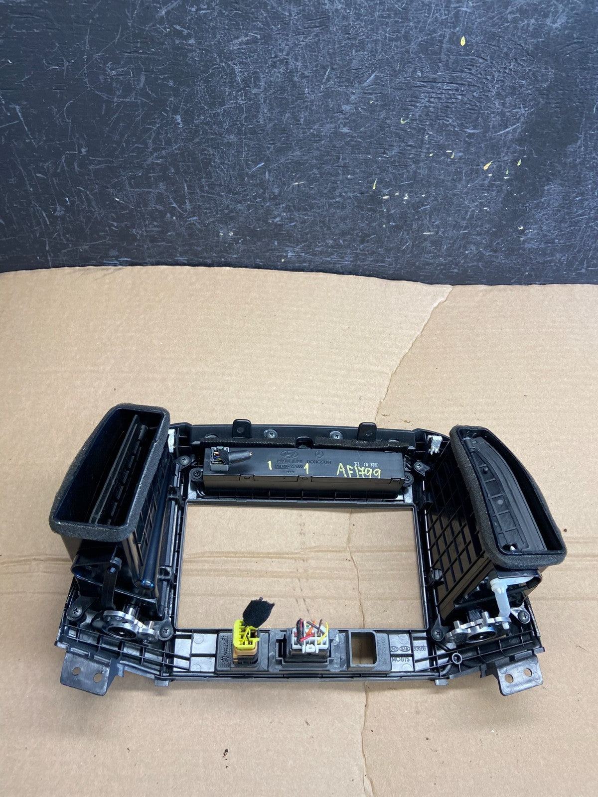 2007 to 2009 Hyundai Santa Fe Center Dashboard Radio Bezel Trim af1799 DG3