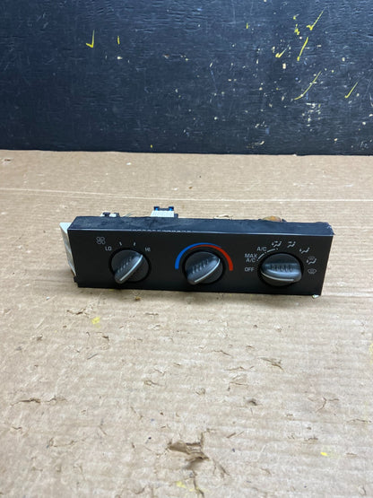 2001 - 2007 GMC Chevrolet Express 1500 Climate Control A/C w1738 DG0