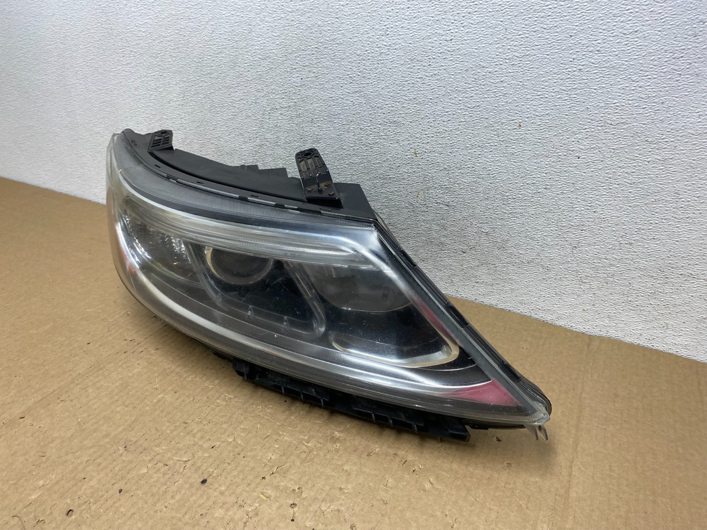 2014 to 2015 Kia Sorento Right Passenger RH Headlight Halogen AF9677 DW1