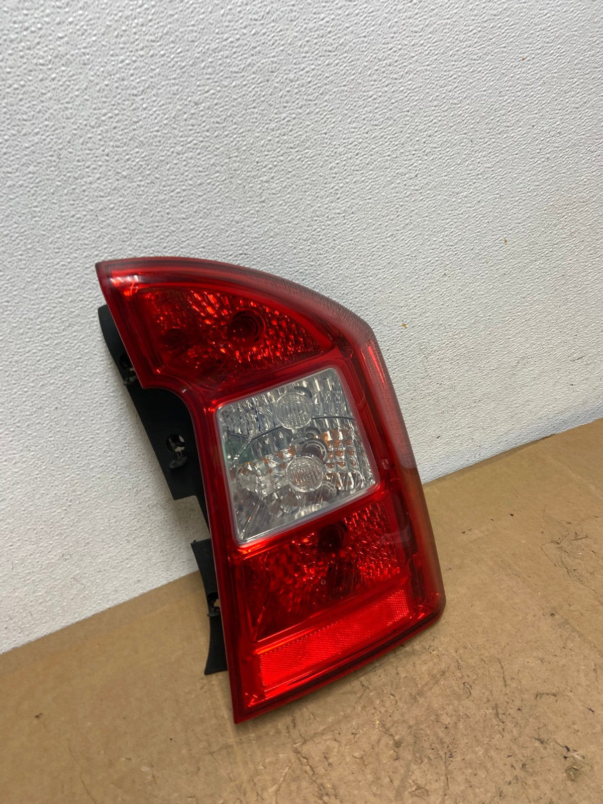 2007 2008 2009 2010 2011 2012 Kia Rondo Right Passenger Tail Light AD0598 LK2