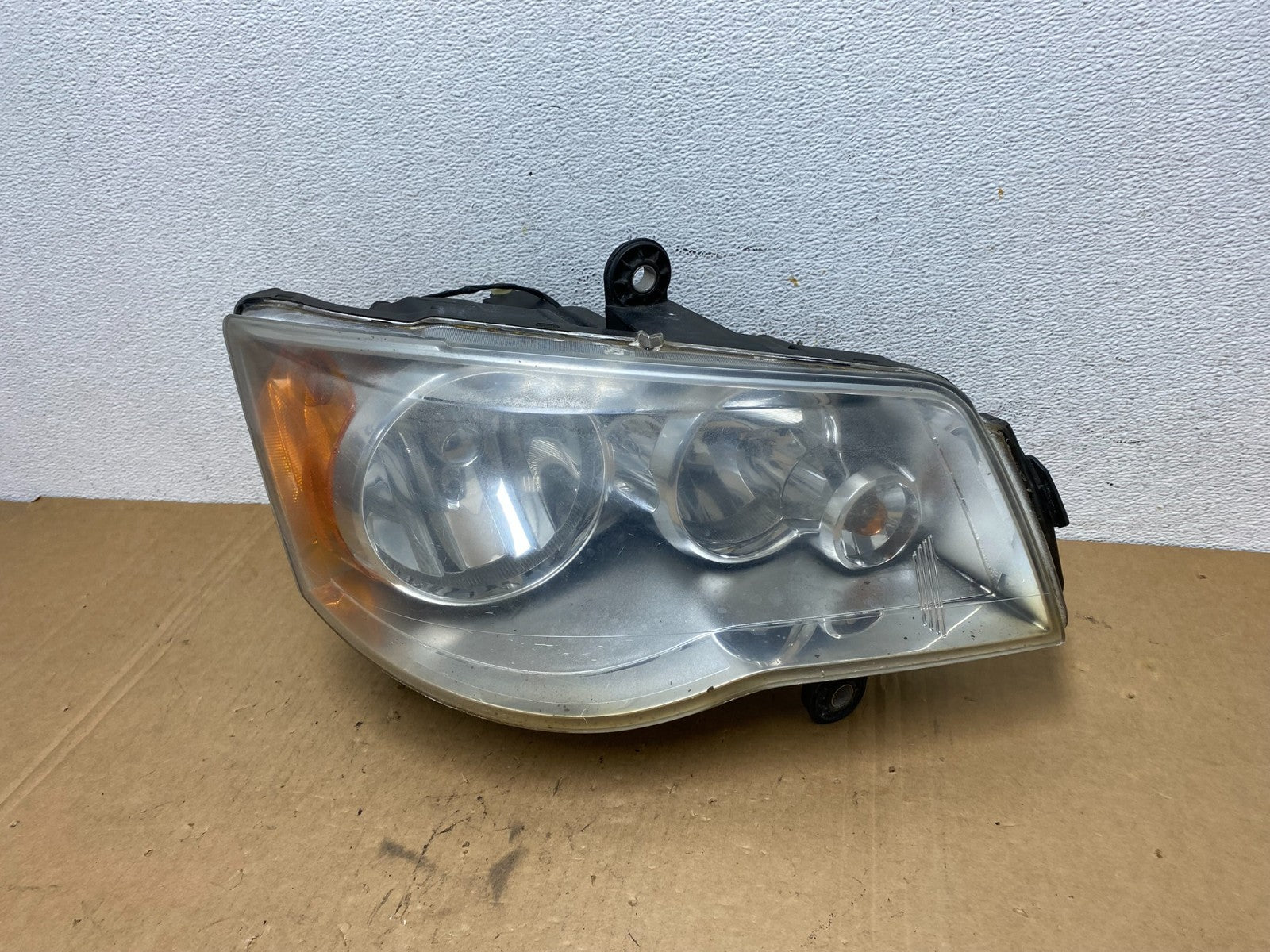 2011 to 2016 Chrysler Town and Country Right Passenger Headlight AD2796 DW0