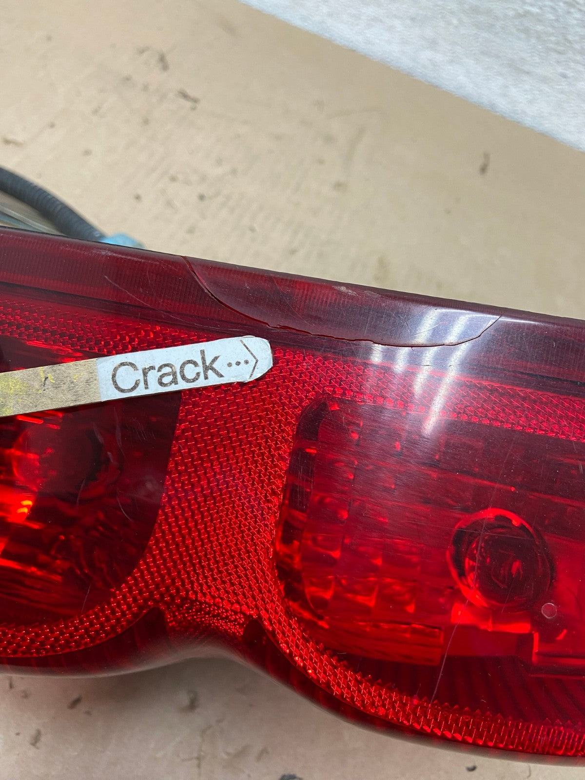 2002 - 2006 Chevrolet Avalanche Right Passenger Rh Side Tail Light AG6729 LK4
